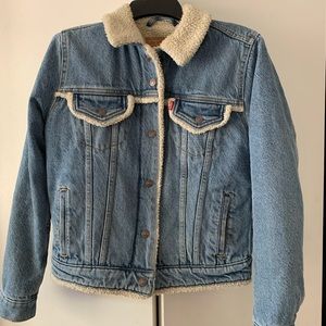 Women’s Levi’s Jean and Sherpa trucker jacket